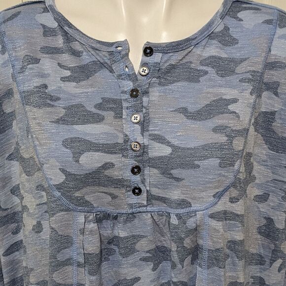 NWOT Nine West Round Neck Camouflage Top, 3/4 Sleeves - Picture 2 of 12